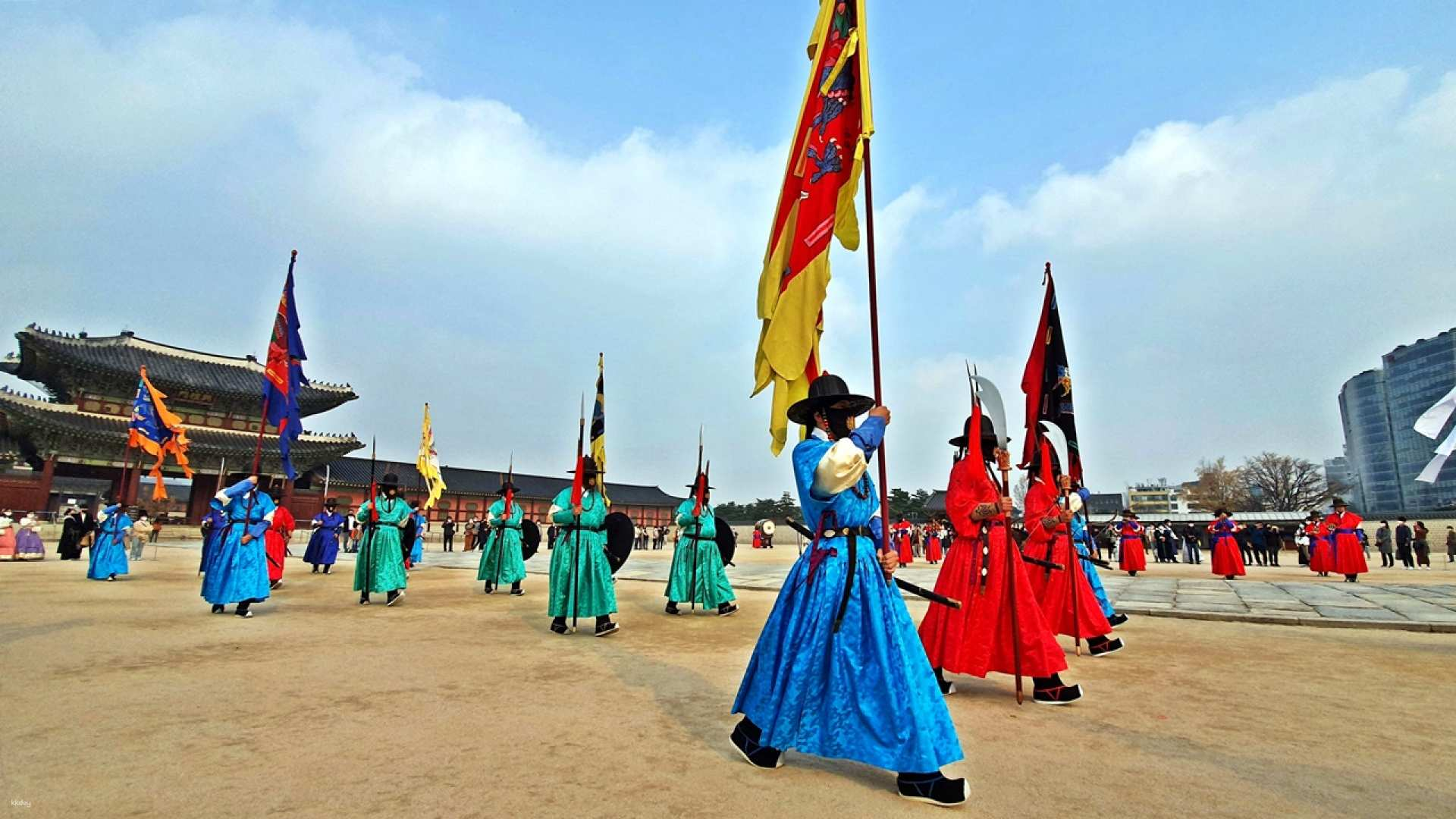 서울시내반일관광｜경복궁&수문장교대식&북촌&인사동&익선동&광장시장(일본어가이드) - Photo 1 of 3